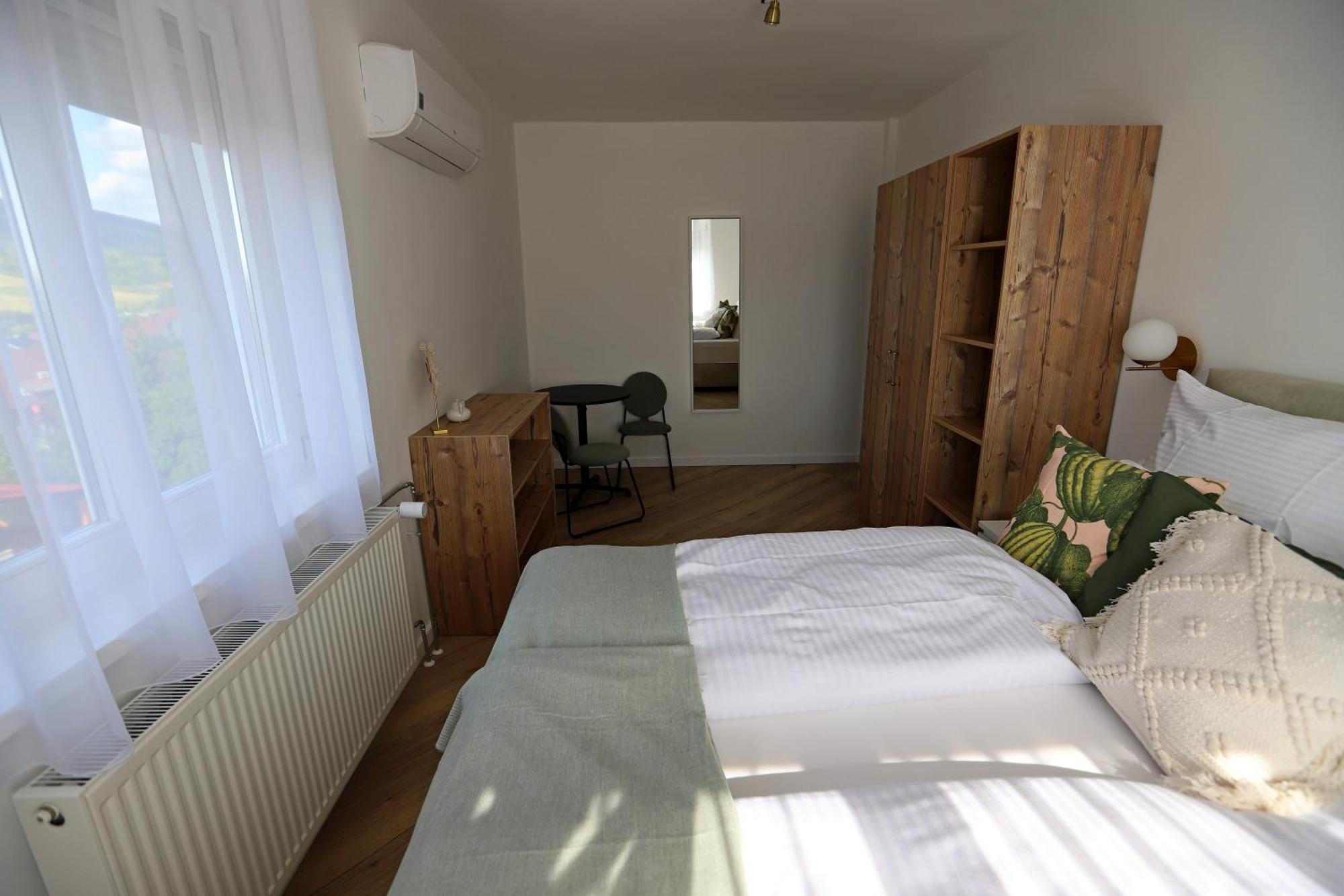 Natali Apartmanhaz Еґер Екстер'єр фото